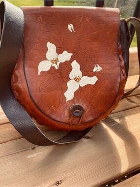 VINTAGE 70s tooled embossed leather floral saddle bag purse